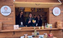 Hatice Altıntaş’tan Çamlık’taki Çivril standına tam not: Sergimize katıldık