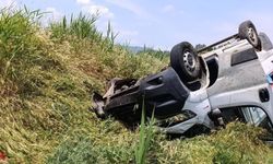 Denizli'de kargo aracı virajı alamadı: Genç sürücü hayatını kaybetti!