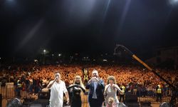 Çivril Elma Festivali’nde Muhteşem Final: Derya Uluğ Sahne Aldı