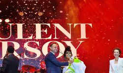 Çivril’de 50 Bin Kişilik Diva Coşkusu: Bülent Ersoy’dan Elma Detaylı Şov