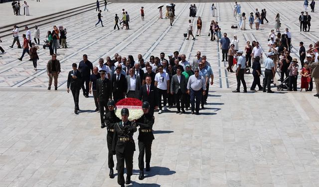 Başkan Semih Dere ve muhtarlardan Anıtkabir'e çıkarma!