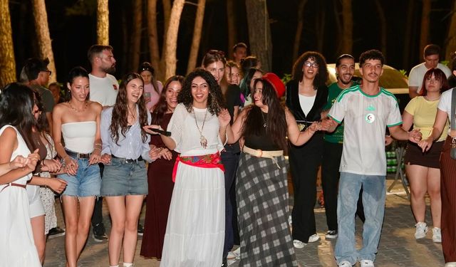 Denizli'de İngilizce Konuşma Kulübü festival havasında geçti: 6 ülke tek ormanda!