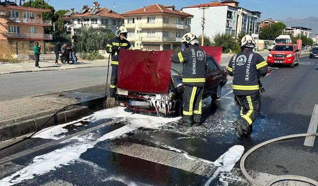Denizli’de Seyir Halindeki Araç yanarak  Kullanılamaz Hale Geldi