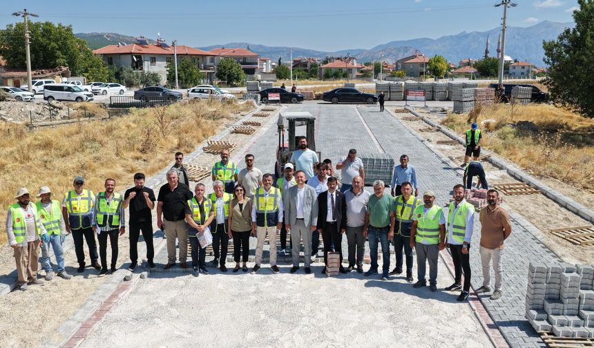 Çivril’de Yol ve Altyapı Çalışmaları Sürüyor