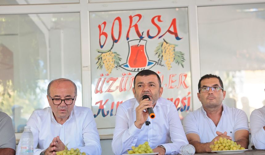 Çavuşoğlu, Yenicekent’te üzüm üreticileriyle buluştu