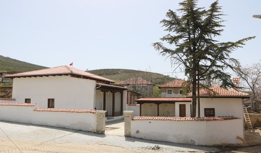 Restore edildi, 4 yıl sonra elektriği kesildi! Tarihi bayat camide 'restorasyon' sorusu